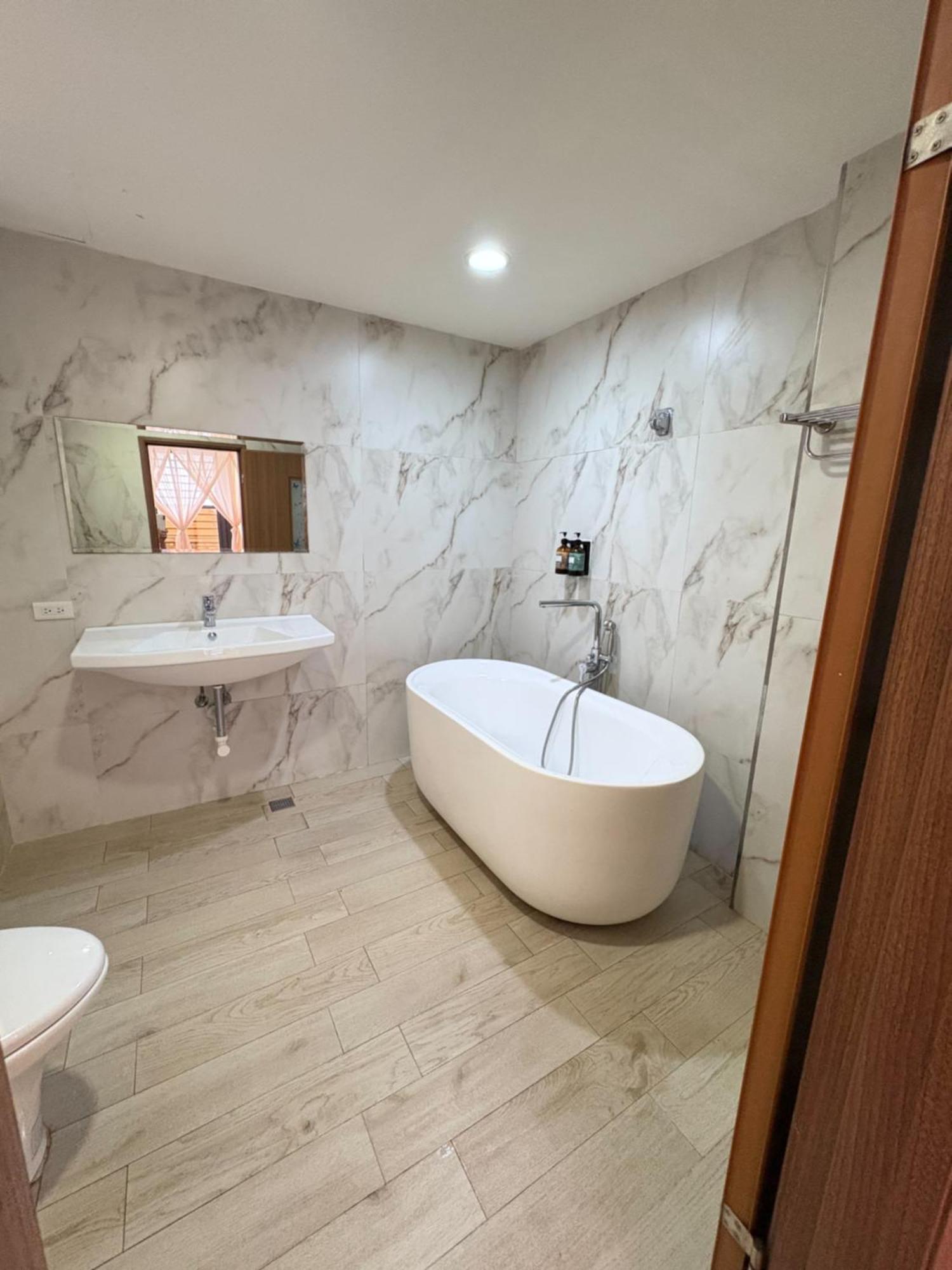 Kaohsiung Raifong Corner Homestay エクステリア 写真